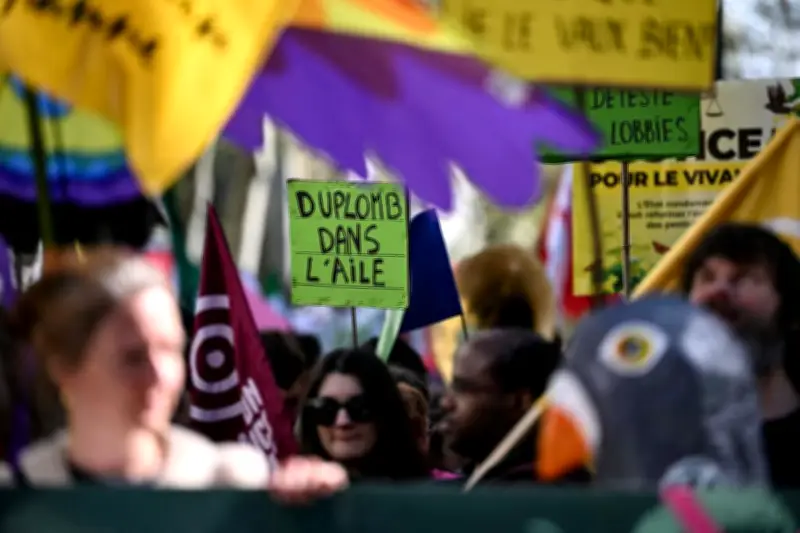 Loi Duplomb 2 : des biologistes français attaquent dans Science