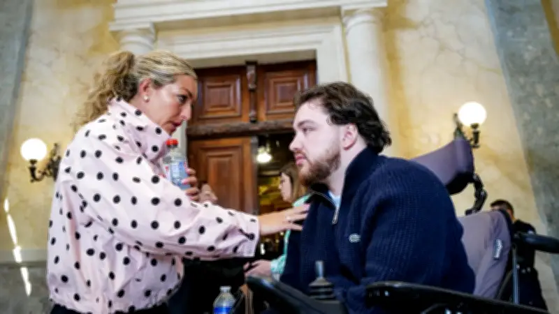 Lorenzo, tétraplégique après une rixe, témoigne avec dignité à la cour criminelle de l'Hérault