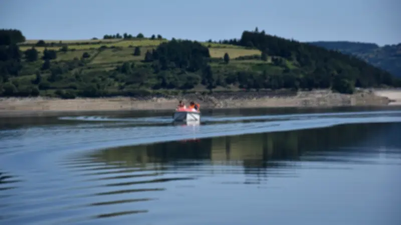 Lozère : lac de Naussac, trail nocturne et art contemporain