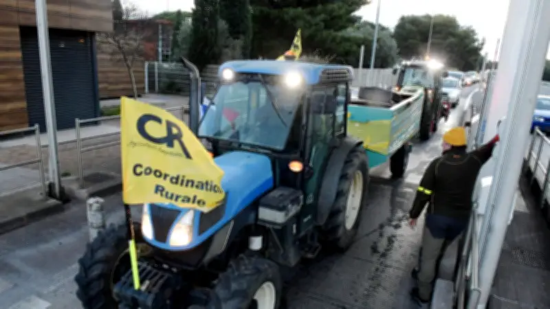 Lozère : manif agricole, congrès FO et atelier tissage