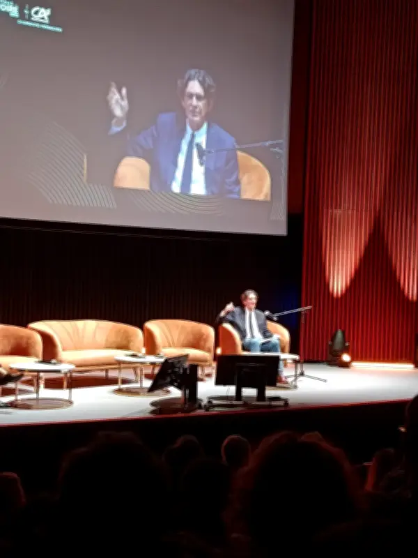 Luc Ferry à Périgueux : conférence, impôts et politique locale