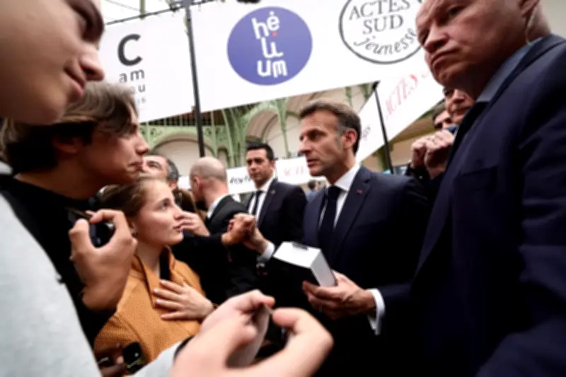 Macron défend le pluralisme éditorial face à la fronde des auteurs contre Grasset