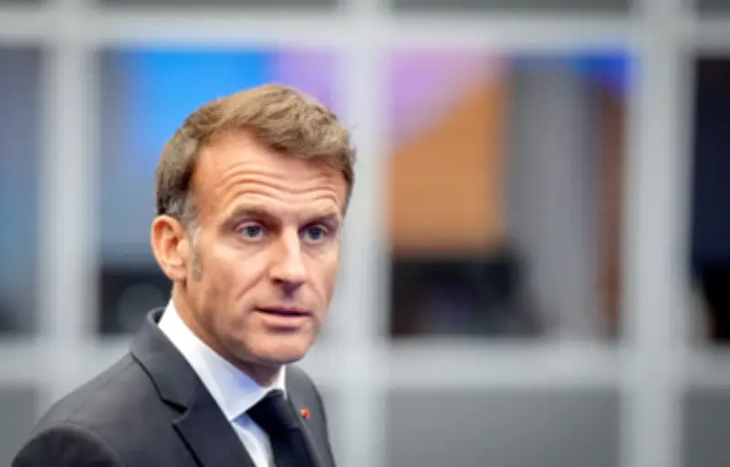 Macron défend les médecins immigrés et tacler les anti-Algérie