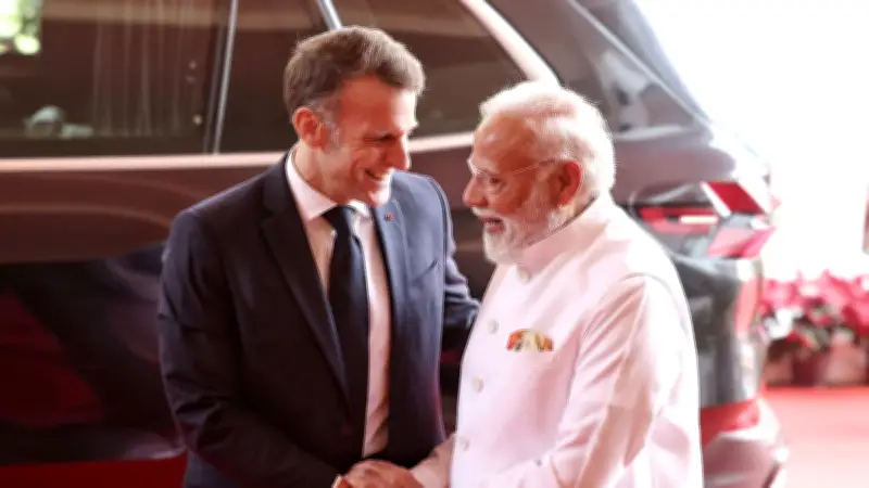 Macron en Inde : partenariat « sans limites » et contrat Rafale historique