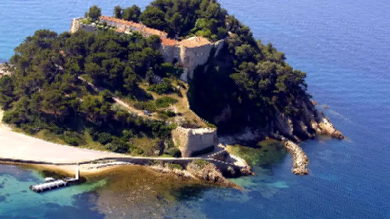 Macron et Brigitte au spectacle de Dany Boon : une surprise varoise