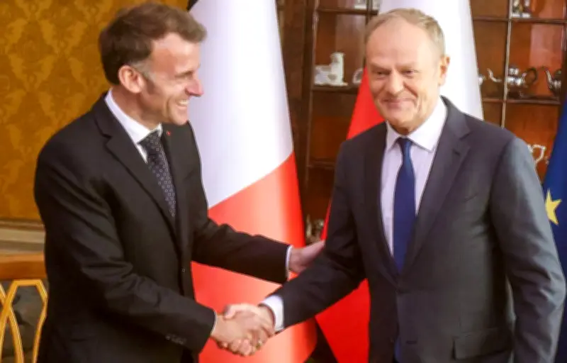 Macron et Tusk relancent la coopération militaire franco-polonaise à Gdansk