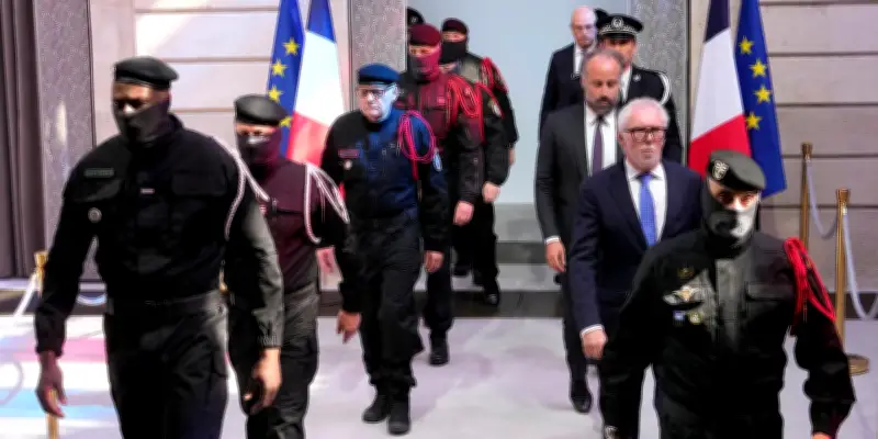 Macron honore les héros du Bataclan avec la Légion d'honneur