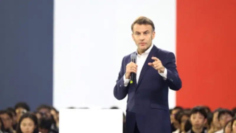 Macron menace Pékin de droits de douane sur les produits chinois