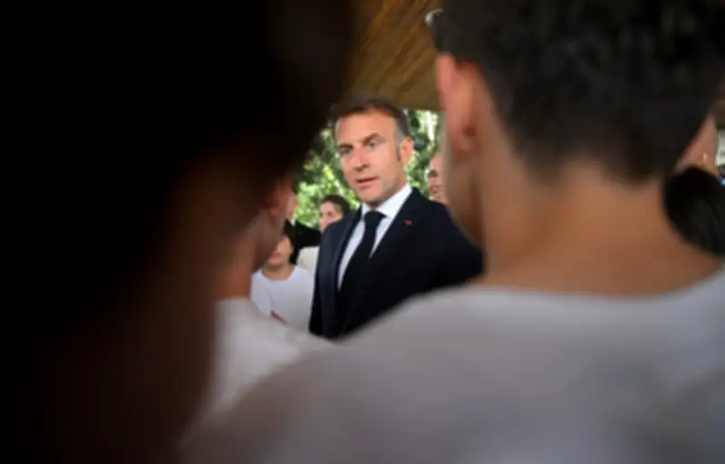 Macron promet de ne pas faire de politique après 2027