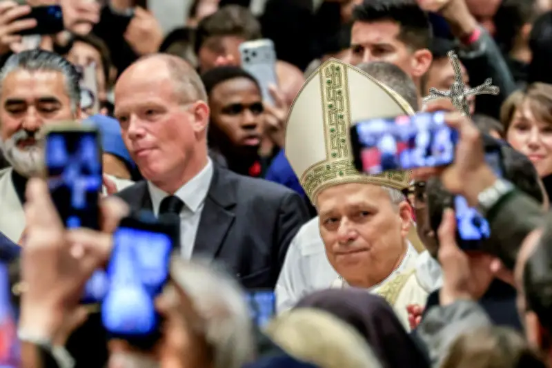 Macron rencontre le pape Léon XIV au Vatican : une visite diplomatique chargée