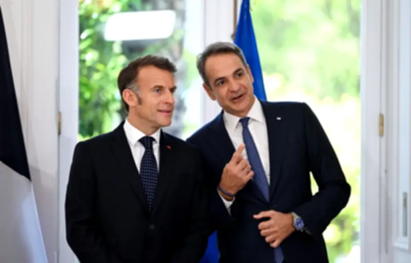 Macron vante l'article 42.7 du traité UE, "plus fort" que l'Otan