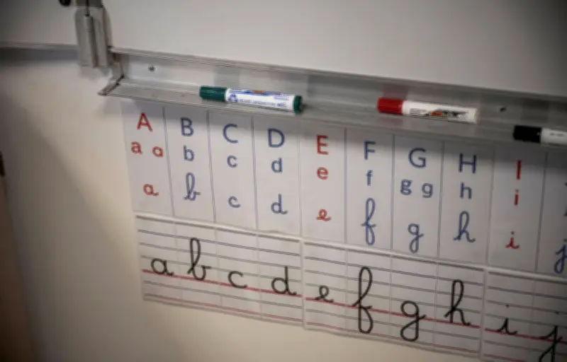 Maire et conseillers s'inscrivent à l'école pour protester contre une fermeture de classe