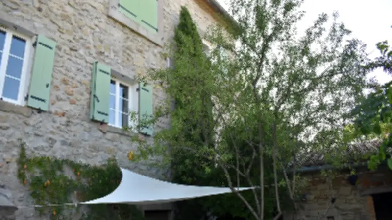 Maison hantée dans le Gard : des touristes fuient une location de vacances