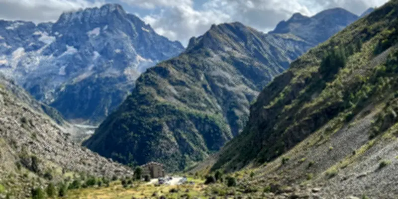 Making Waves : un voyage immersif dans les Alpes, des Patous aux frontières