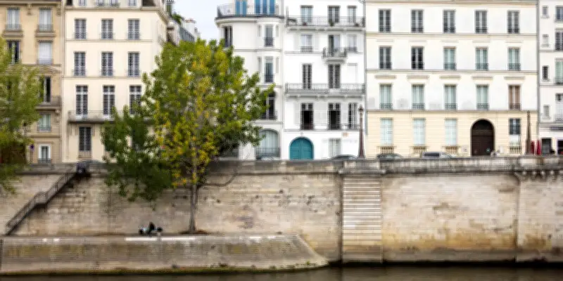 Mal-logement : cent familles campent devant l'Hôtel de Ville de Paris