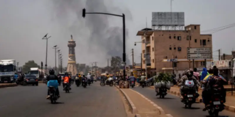 Mali : la junte fragilisée, assaillants négocient avec forces russes