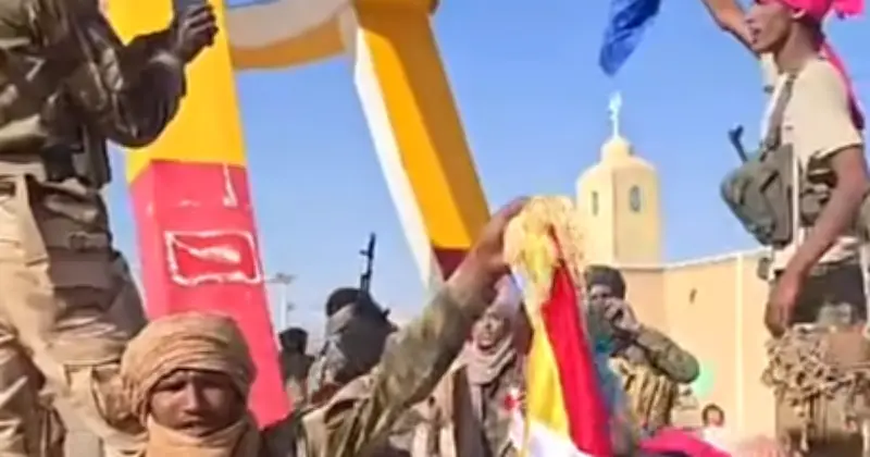 Mali: offensive coordonnée de groupes armés, combats à Bamako et Kidal