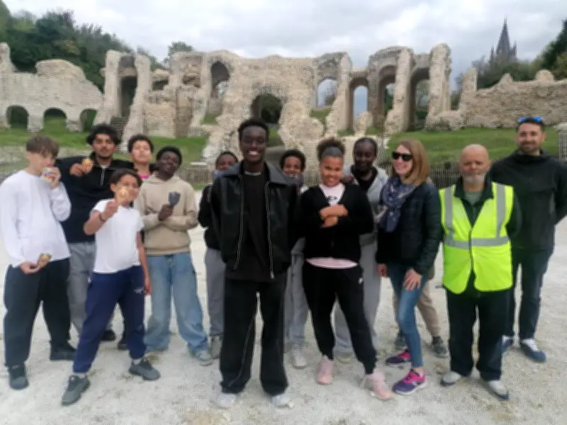 Mamour Gueye, étudiant en BTS tourisme, organise un rallye patrimonial pour les jeunes de Saintes