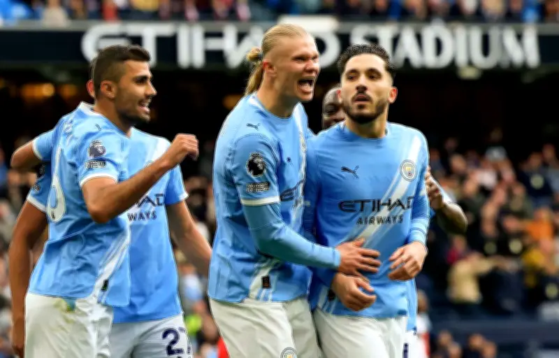 Manchester City vise le sommet face à Burnley dans une Premier League haletante