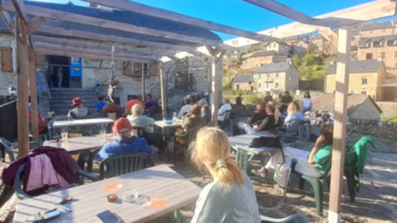 Mandy Lerouge : une artiste entre voix et transmission orale en Lozère