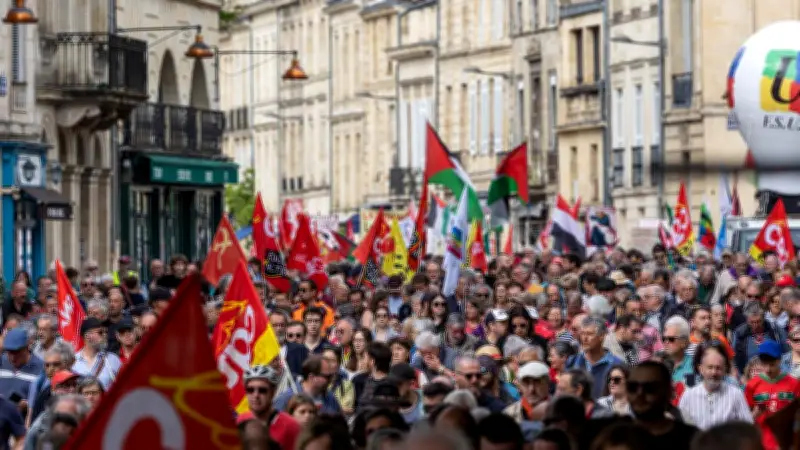 Manifestation du 1er mai à Bordeaux contre la vie chère et pour défendre le jour férié