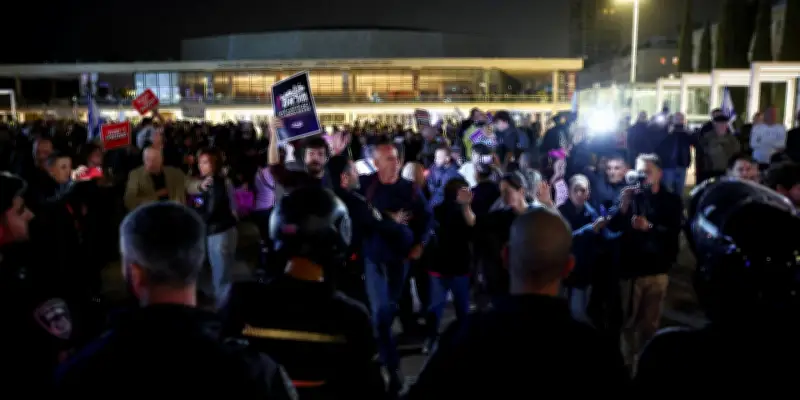 Manifestations massives à Tel-Aviv contre la guerre avec l'Iran et le Hezbollah