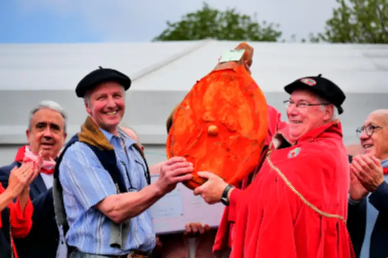 Marcel Hualde des Aldudes sacré champion du jambon fermier à Bayonne