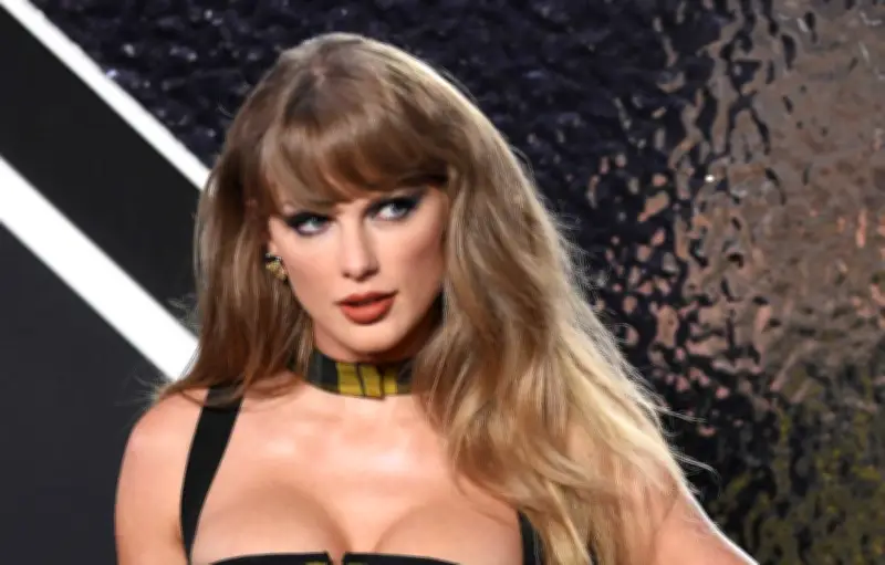 Maren Wade poursuit Taylor Swift pour violation de marque sur le titre 'The Life of a Showgirl'