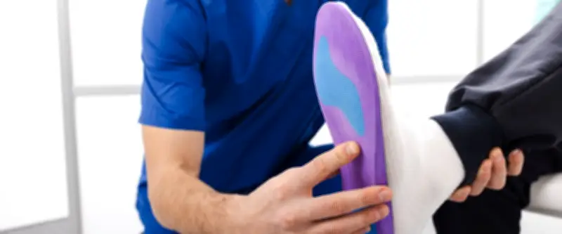 Mariage gâché : des chaussures orthopédiques mal ajustées mènent à l'amputation