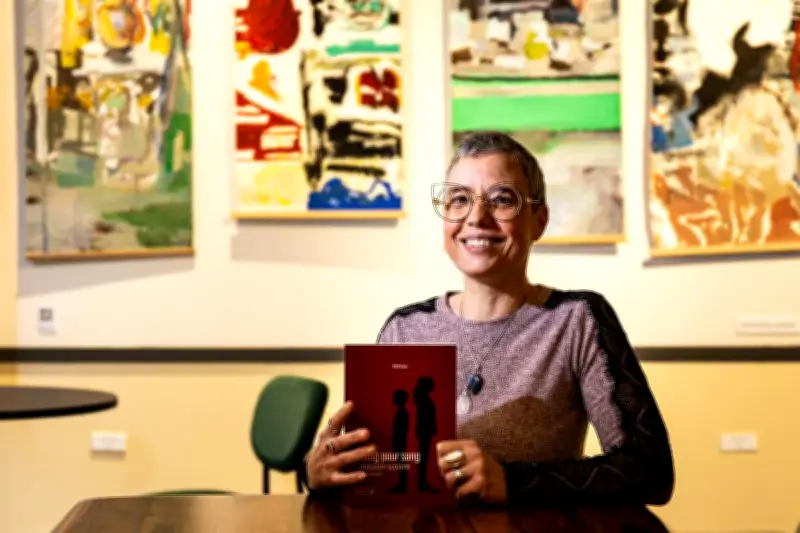 Marie-Claude Gryselyn, alias Belhope, transforme son burn-out d'AESH en roman engagé