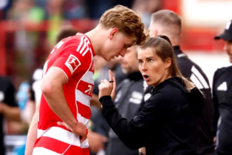 Marie-Louise Eta, coach allemande, brise les codes dans un football masculin