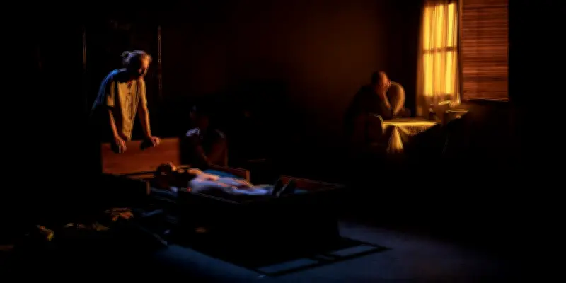 Mario Banushi signe 'Goodbye Lindita', une catharsis stratégique à l'Odéon