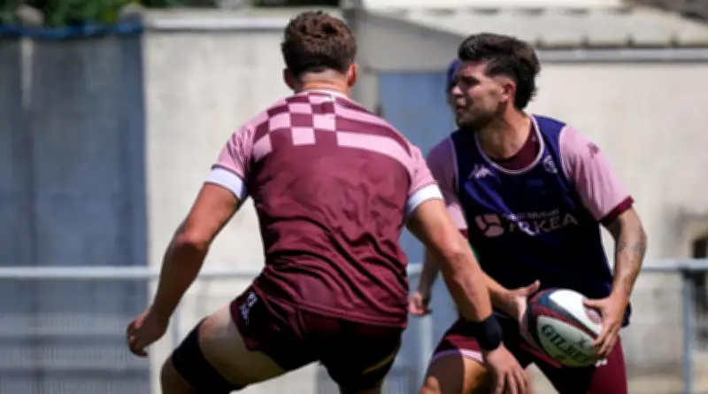 Matthieu Jalibert s'entraîne après son choc au genou avant le quart de finale
