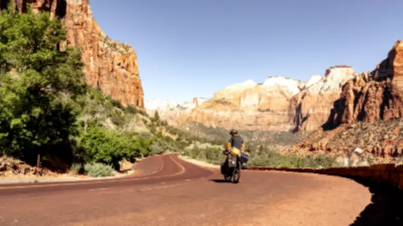 Maxime Rey présente 'Partir', un documentaire sur son tour du monde à vélo