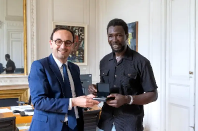Médaille de la Ville pour le héros sans-papiers de la Garonne
