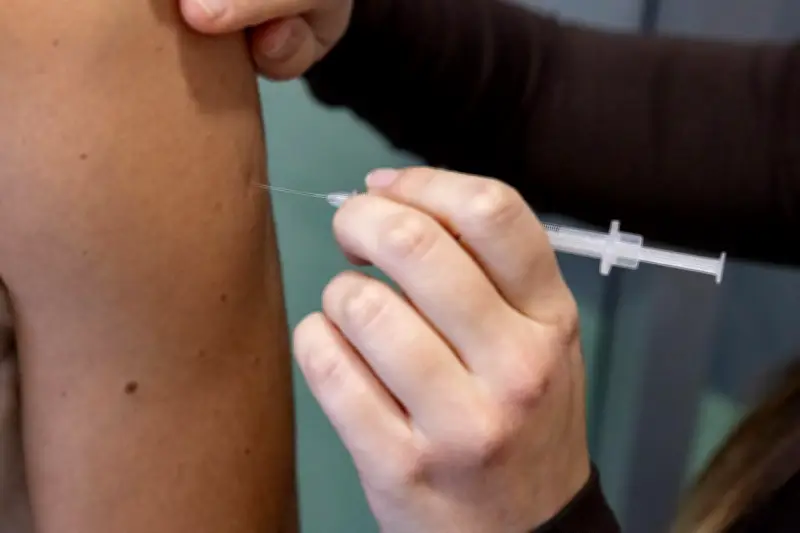 Médecins et personnalités alertent sur la montée de l'idéologie anti-vaccin en France
