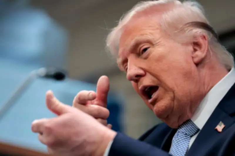 Menaces de destruction et incohérences : les appels à destituer Trump via le 25e amendement se multiplient