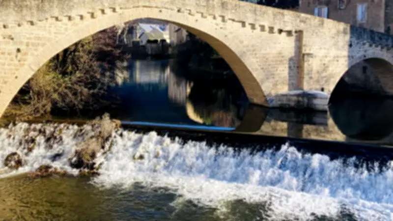 Mende : un réserviste sauve une jeune femme du suicide sur le pont Notre-Dame