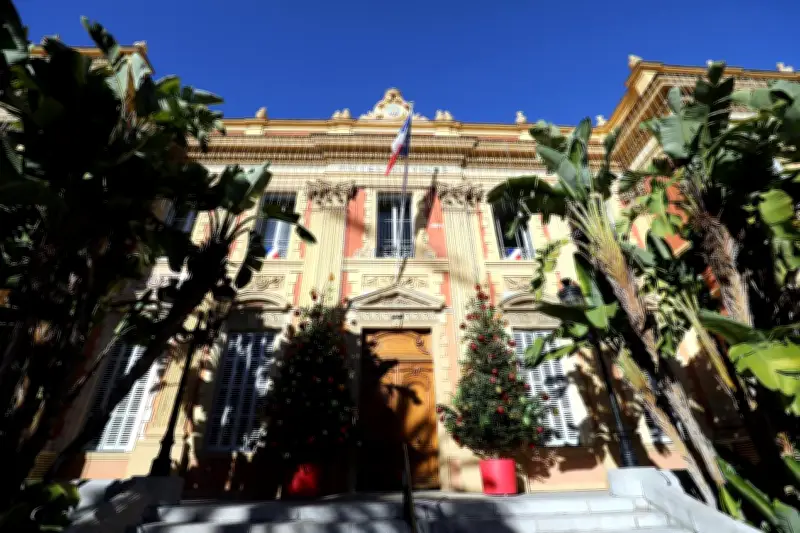 Menton : hausse des indemnités des élus, les habitants réagissent