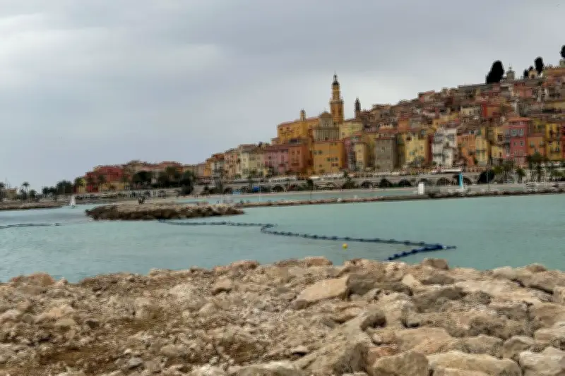 Menton : une digue sous-marine protège désormais les plages privées des Sablettes