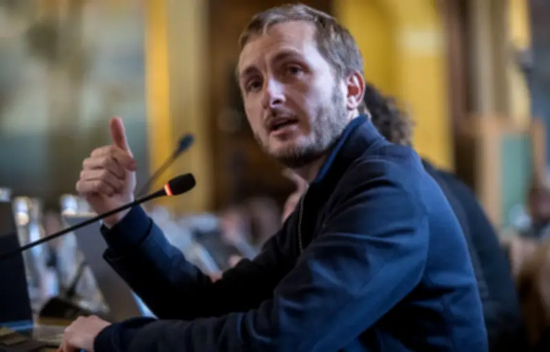 Mélenchon dénonce une "opération montée" lors d'une commémoration antisémite à Toulouse