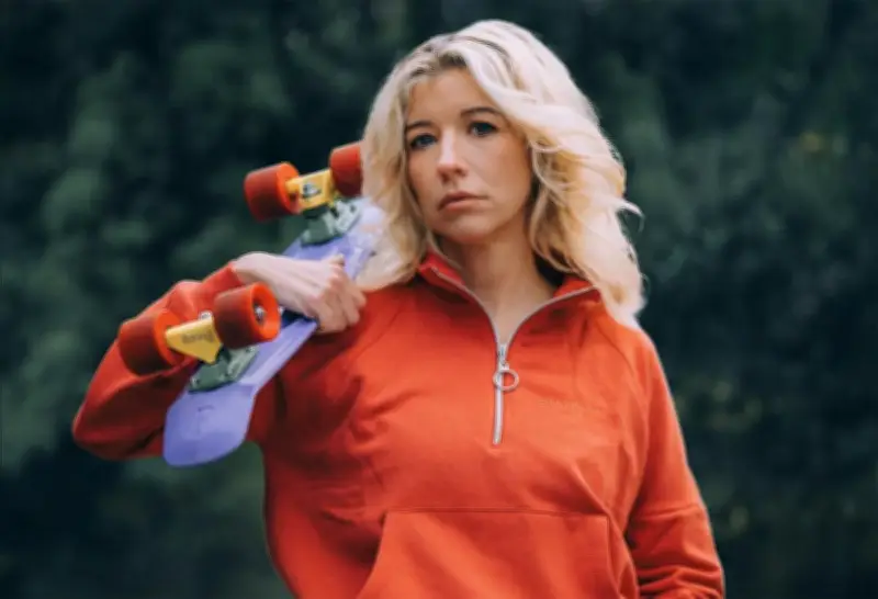 Mélodie Fontaine présente son seul-en-scène 'Nickel Nickel !' au théâtre Jean-Vilar