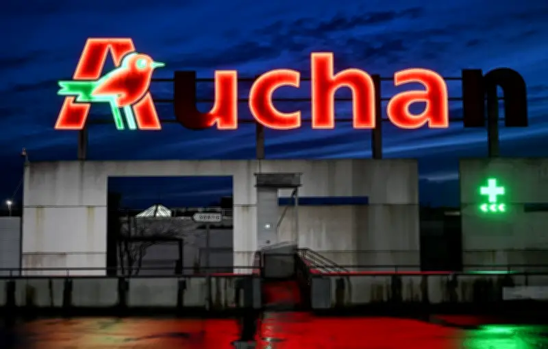 Mobilisation massive à Auchan Bagnolet contre les licenciements et la précarité salariale