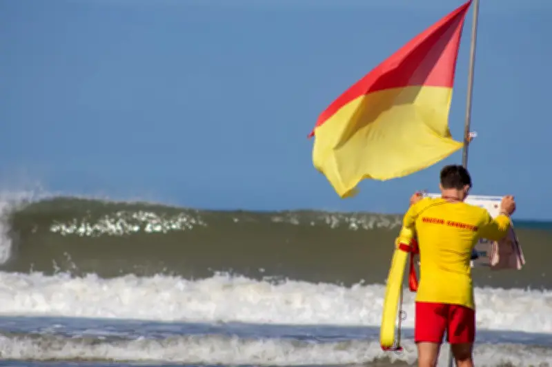 Montalivet, seule plage surveillée en Gironde pour Pâques, alerte sur les risques de baignade