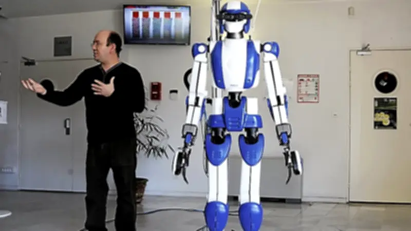 Montpellier : premiers pas du robot humanoïde HRP-4, unique en Europe