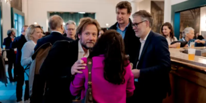 À Montreuil, les débats politiques s'animent autour des ronds-points et barbecues