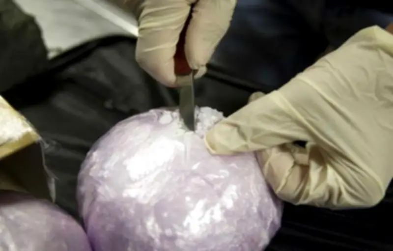 Mort en vol Paris-La Réunion : 77 ovules de cocaïne dans le corps du passager