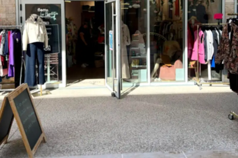 Mougins : un défilé de mode convivial animé par les commerçants du Cours des Arts