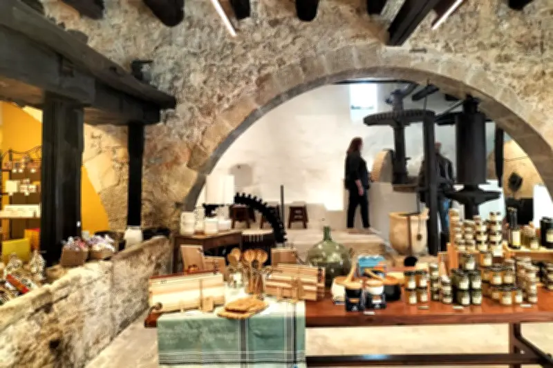 Moulin d'Opio : des oléiculteurs dénoncent la vente de produits non locaux dans la boutique