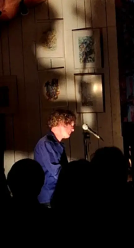 Musicalarue à domicile : Florent Marchet enchante 75 spectateurs dans un salon